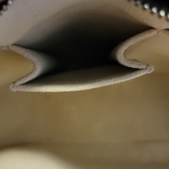 Louis Vuitton Hudson  Crossbody Bag - Picture 15 of 16